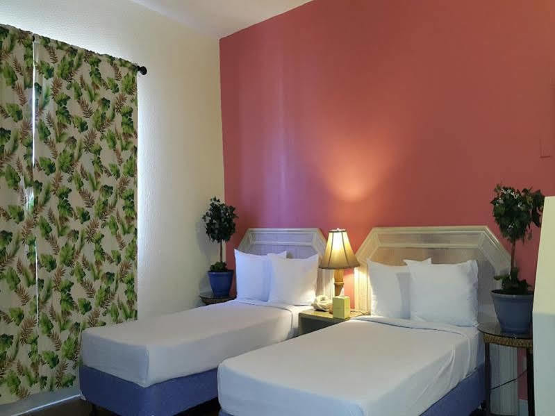 One Pacific Hotel Tamuning Buitenkant foto