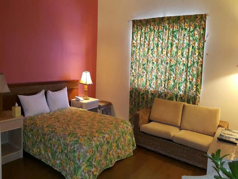 One Pacific Hotel Tamuning Buitenkant foto