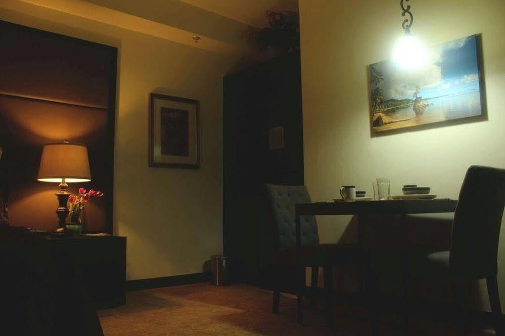 One Pacific Hotel Tamuning Buitenkant foto