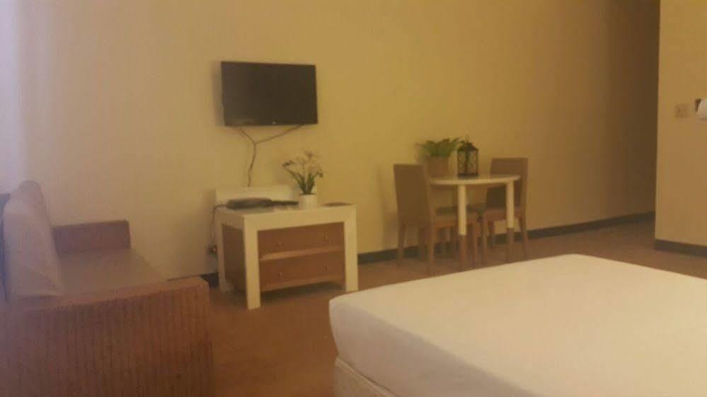 One Pacific Hotel Tamuning Buitenkant foto
